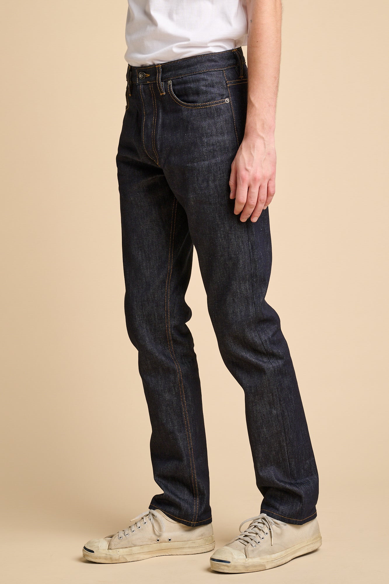 Man wearing straight cut jeans in indigo.