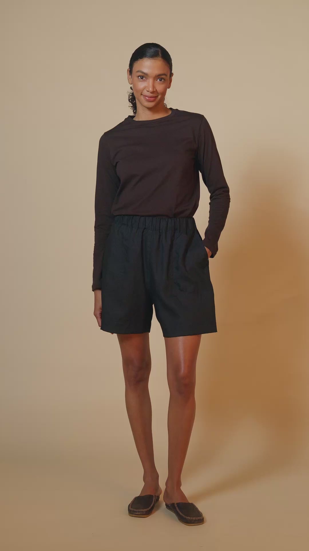Patsy Pull Up Linen Shorts - Black